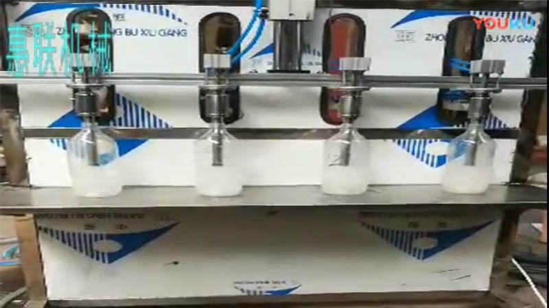 半自動(dòng)玻璃水灌裝機(jī)