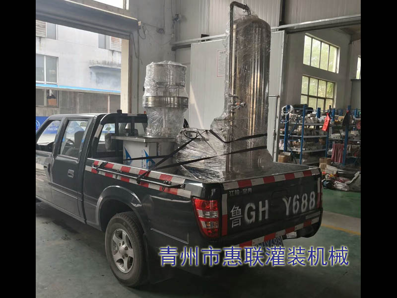 江蘇客戶訂購的醬類膏體灌裝機發(fā)貨現(xiàn)場