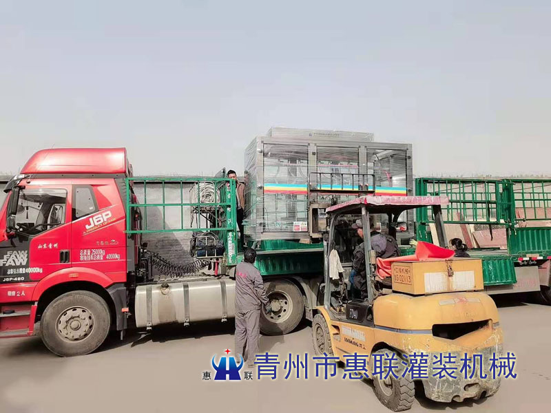 尾氣處理液/尾氣潔凈液灌裝機廠家發貨現場